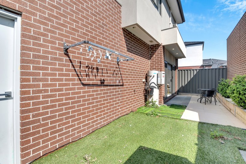 Photo - 1/68 Mackellar Drive, Roxburgh Park VIC 3064 - Image 14