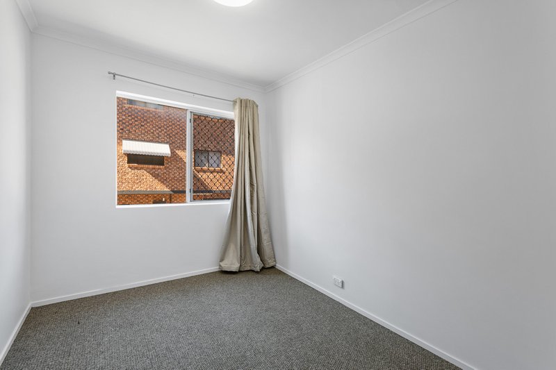 Photo - 1/68 Norman Drive, Chermside QLD 4032 - Image 7