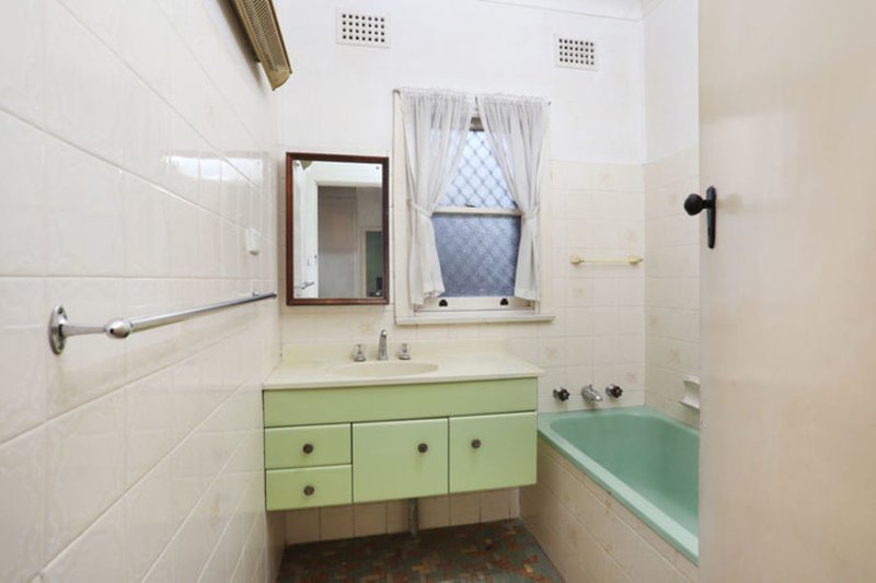 Photo - 168 Railway Terrace, Merrylands NSW 2160 - Image 6