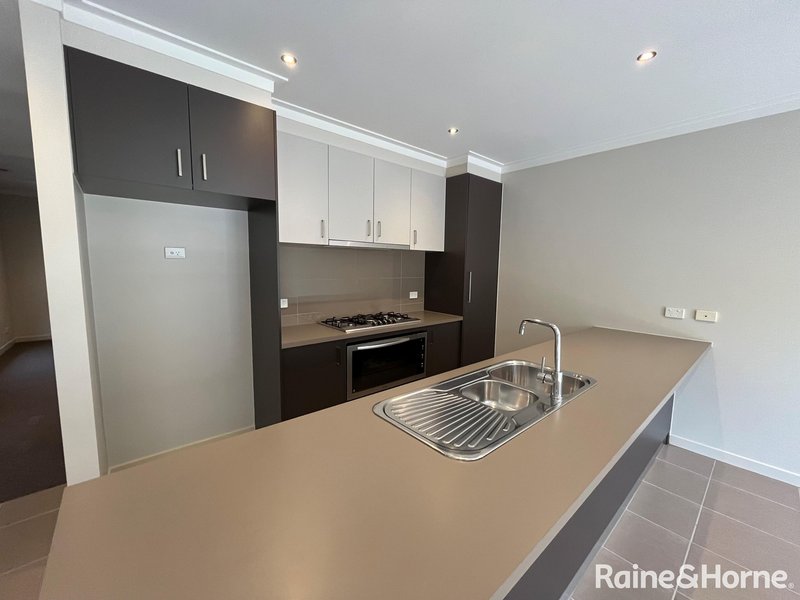 Photo - 1/69-77 Lancefield Drive, Caroline Springs VIC 3023 - Image 4