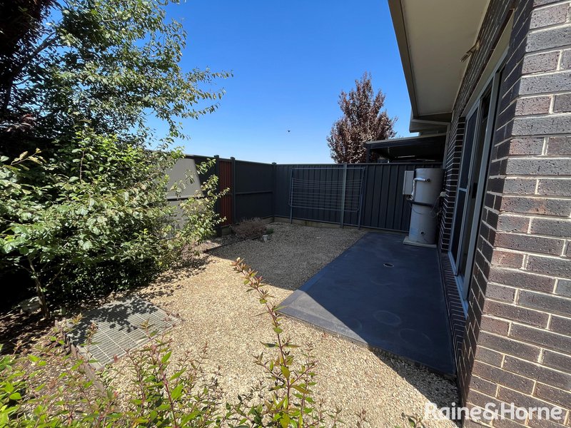 Photo - 1/69-77 Lancefield Drive, Caroline Springs VIC 3023 - Image 14