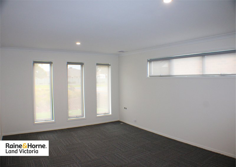 Photo - 169 Dunnings Road, Point Cook VIC 3030 - Image 7