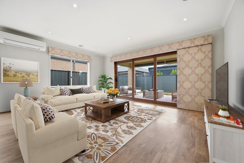 Photo - 169 Selandra Boulevard, Clyde North VIC 3978 - Image 10