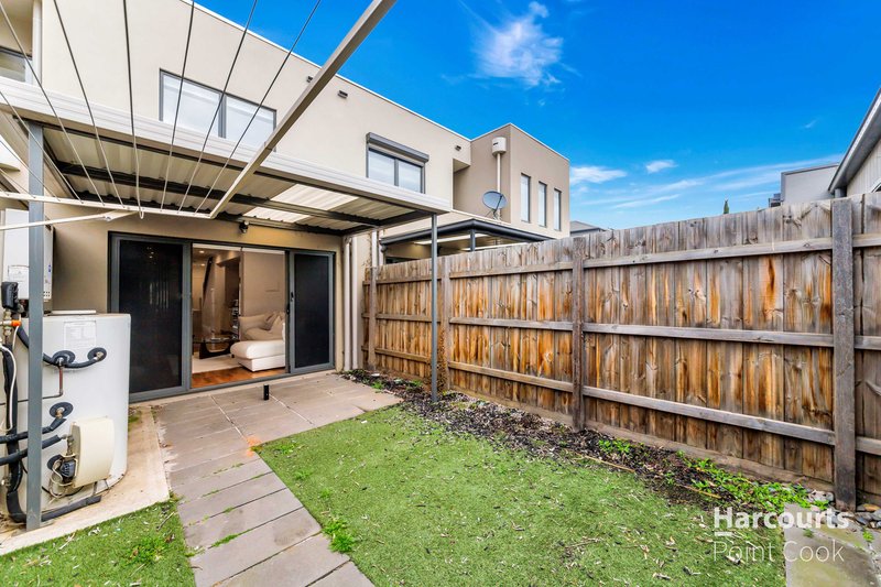 Photo - 169 Waterhaven Boulevard, Point Cook VIC 3030 - Image 17