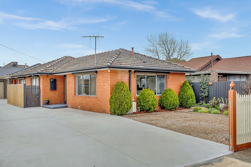 Photo - 1/69 Wattleglen Street, Craigieburn VIC 3064 - Image 2