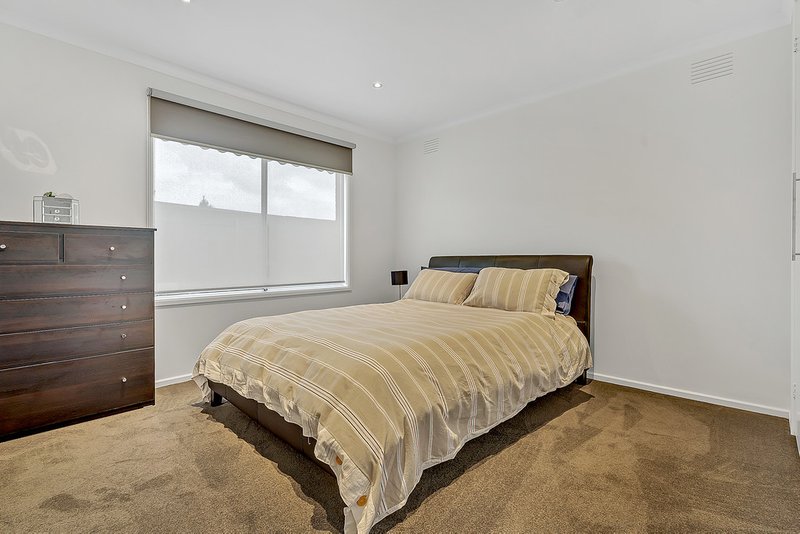 Photo - 1/69 Wattleglen Street, Craigieburn VIC 3064 - Image 11