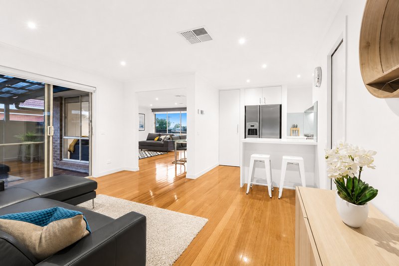 Photo - 1/693 Stud Road, Scoresby VIC 3179 - Image 2