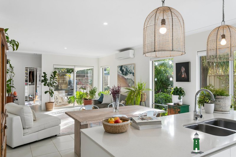 Photo - 16A Egeus Way, Coolbellup WA 6163 - Image 2