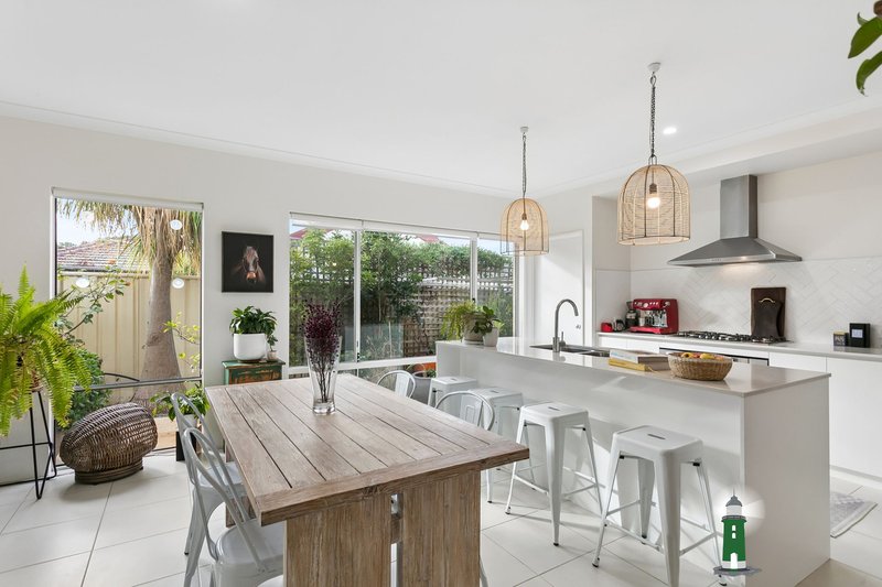 Photo - 16A Egeus Way, Coolbellup WA 6163 - Image 12