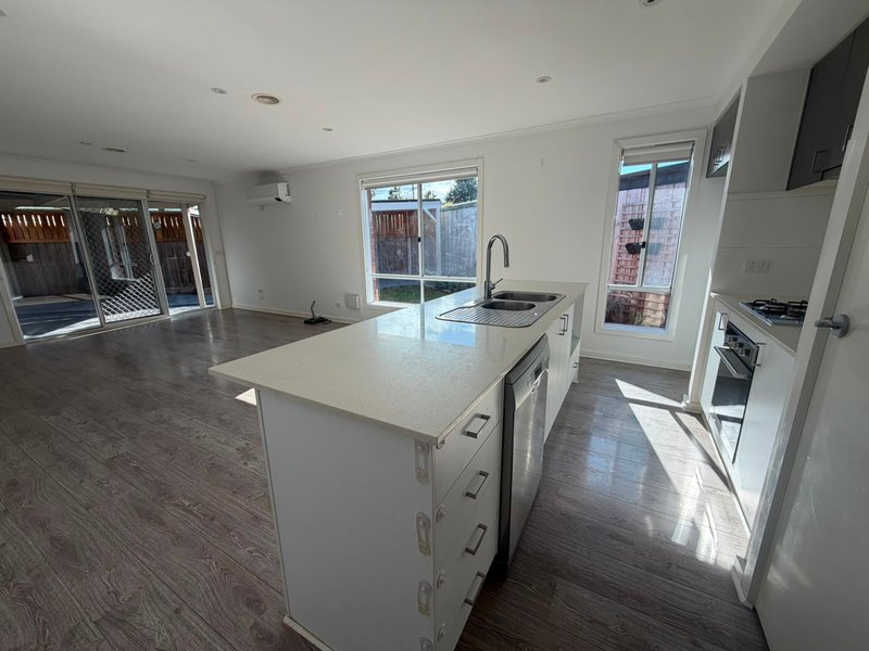Photo - 16A Manningtree Parade, Craigieburn VIC 3064 - Image 4