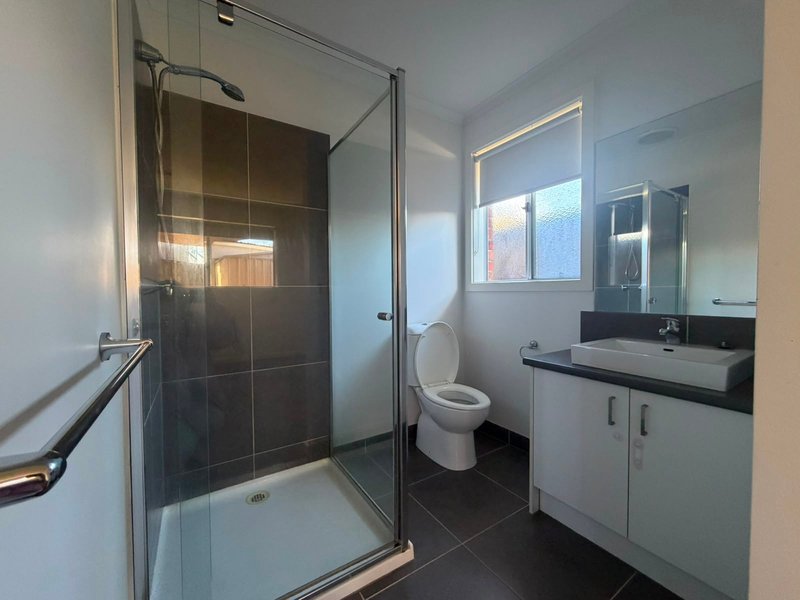 Photo - 16A Manningtree Parade, Craigieburn VIC 3064 - Image 7