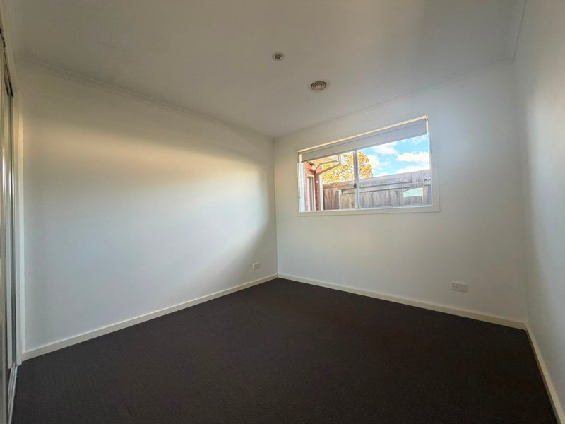 Photo - 16A Manningtree Parade, Craigieburn VIC 3064 - Image 9