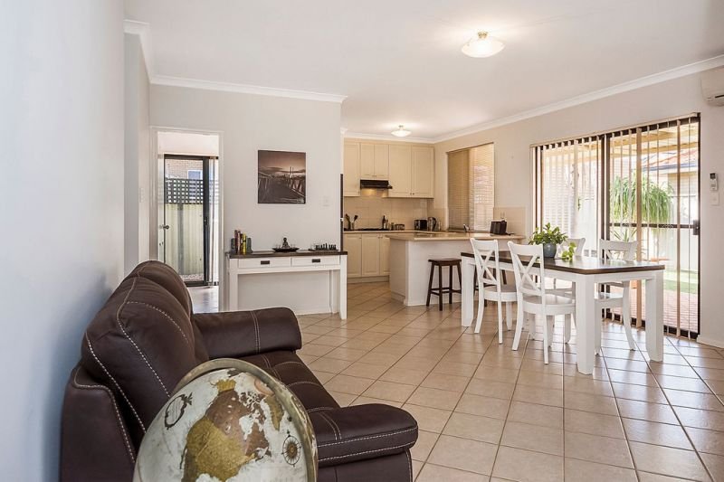 Photo - 16b Zlinya Circle, Spearwood WA 6163 - Image 3