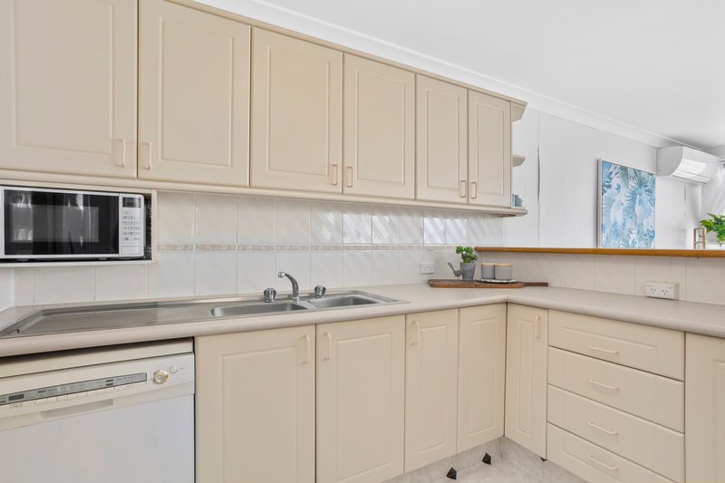 Photo - 16B/52 Goodwin Terrace, Burleigh Heads QLD 4220 - Image 9