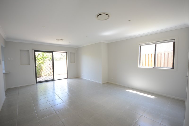 Photo - 1/7-17 Lucy Street, Marsden QLD 4132 - Image 2