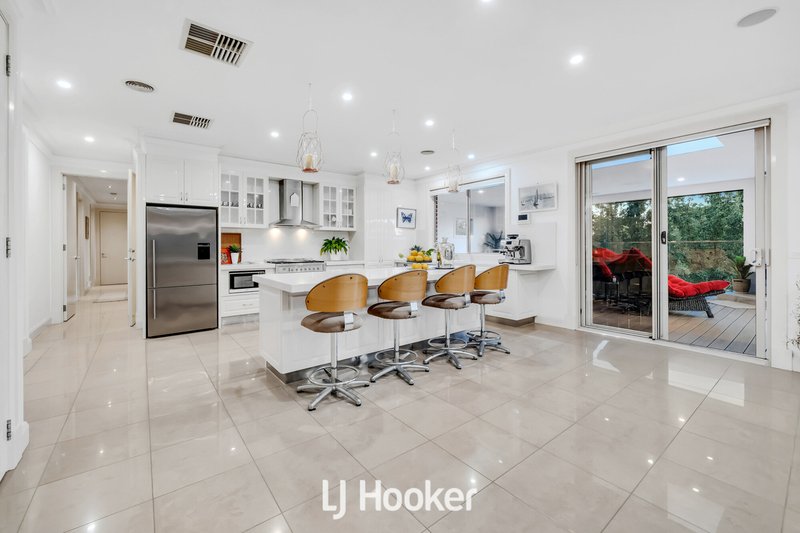 Photo - 17-18 Hilton Court, Narre Warren North VIC 3804 - Image 6