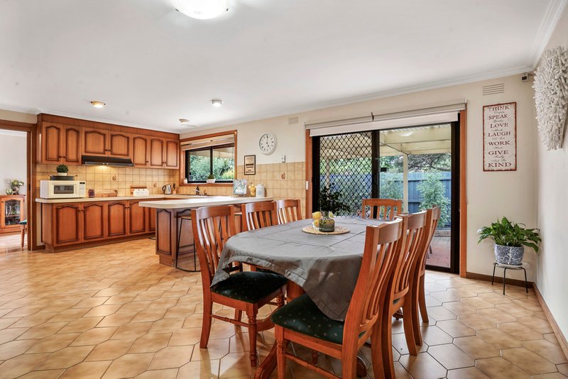 Photo - 17 Aberdeen Drive, Dandenong North VIC 3175 - Image 4