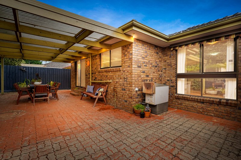 Photo - 17 Aberdeen Drive, Dandenong North VIC 3175 - Image 9