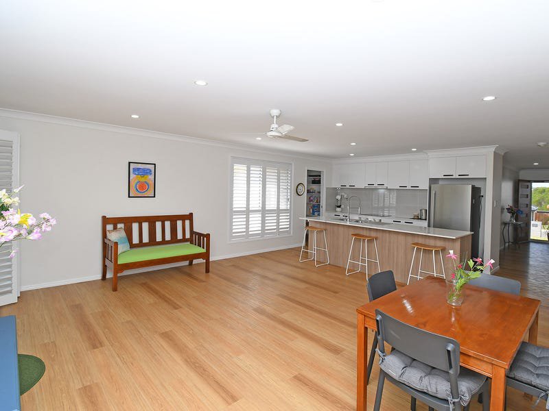 Photo - 17 Abode Way, Kawungan QLD 4655 - Image 3