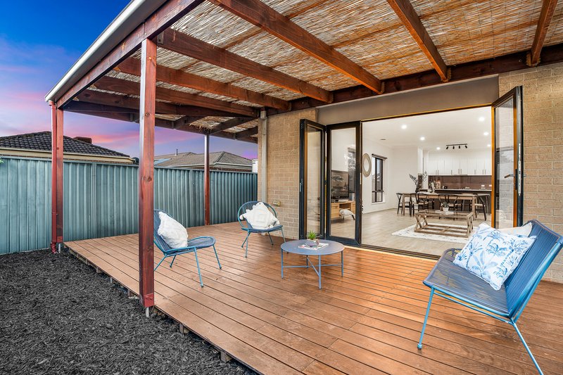 Photo - 17 Abrus Circuit, Cranbourne North VIC 3977 - Image 16