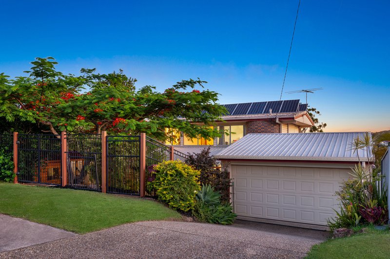 Photo - 17 Acacia Street, Everton Hills QLD 4053 - Image 2