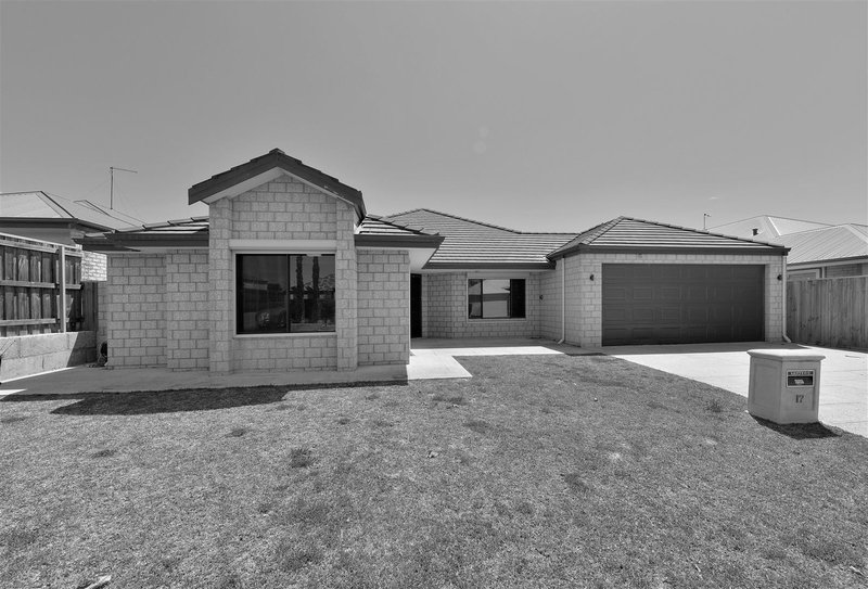 Photo - 17 Adriana Way, Halls Head WA 6210 - Image 1