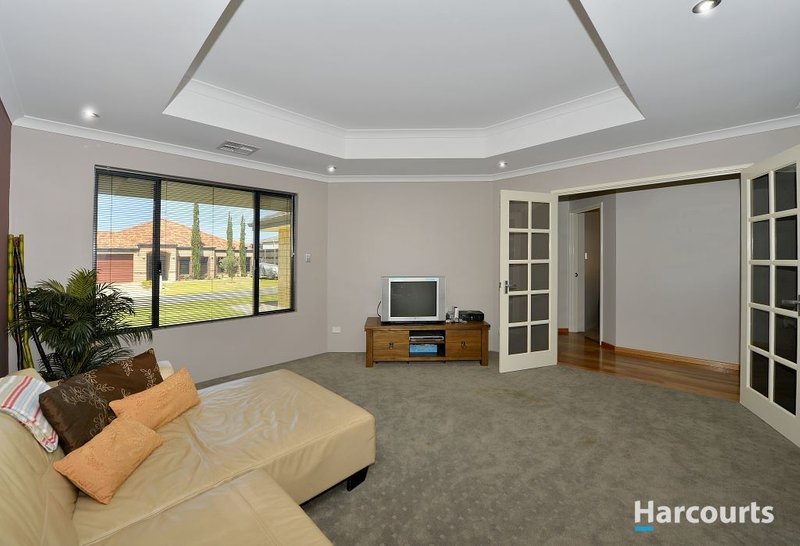 Photo - 17 Adriana Way, Halls Head WA 6210 - Image 4