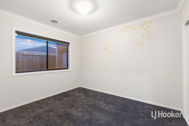 Photo - 17 Adventure Way, Point Cook VIC 3030 - Image 10