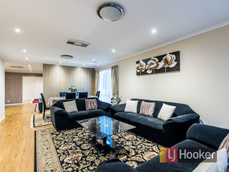 Photo - 17 Ainsleigh Court, Narre Warren VIC 3805 - Image 3