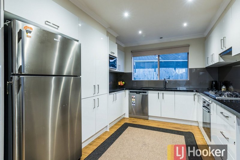 Photo - 17 Ainsleigh Court, Narre Warren VIC 3805 - Image 2