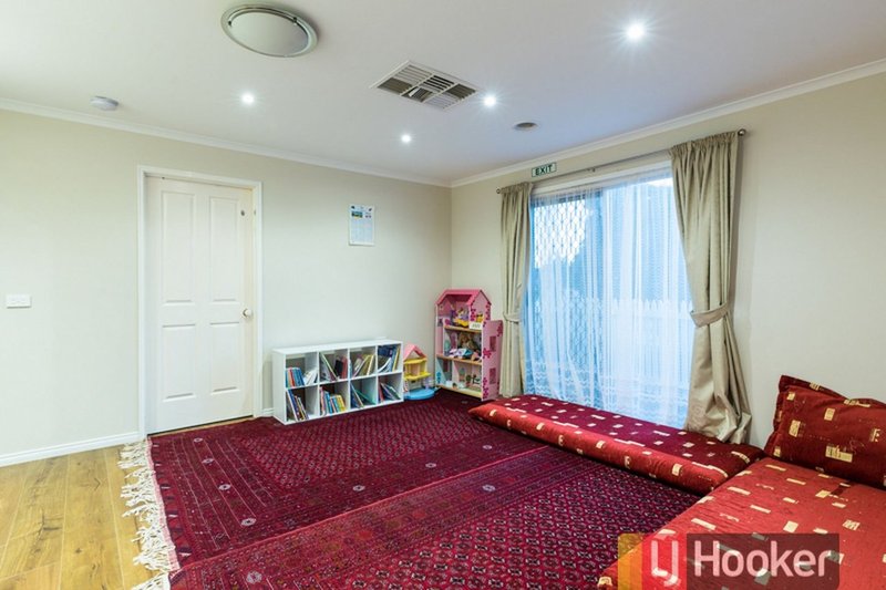 Photo - 17 Ainsleigh Court, Narre Warren VIC 3805 - Image 6