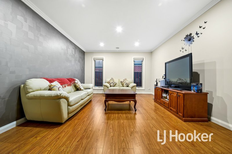 Photo - 17 Alarah Boulevard, Cranbourne West VIC 3977 - Image 3