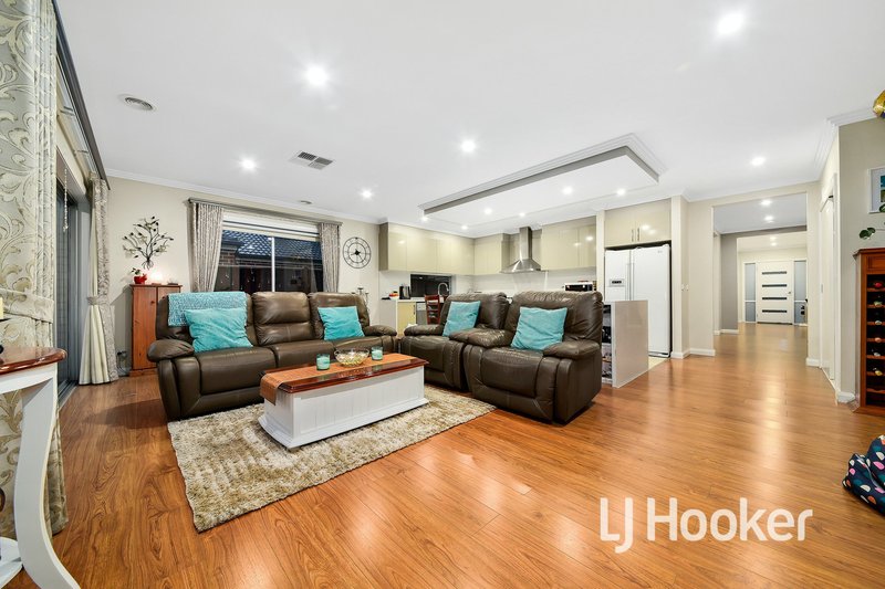 Photo - 17 Alarah Boulevard, Cranbourne West VIC 3977 - Image 7