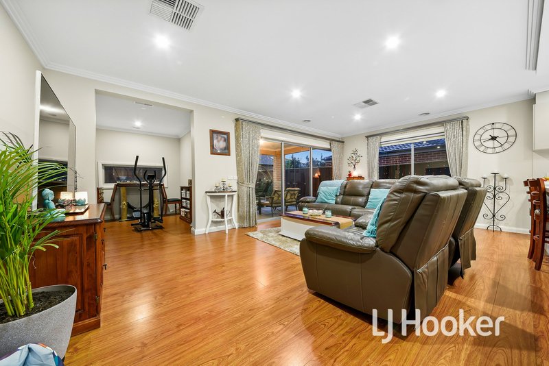 Photo - 17 Alarah Boulevard, Cranbourne West VIC 3977 - Image 9