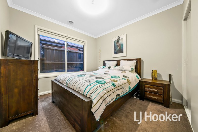 Photo - 17 Alarah Boulevard, Cranbourne West VIC 3977 - Image 10