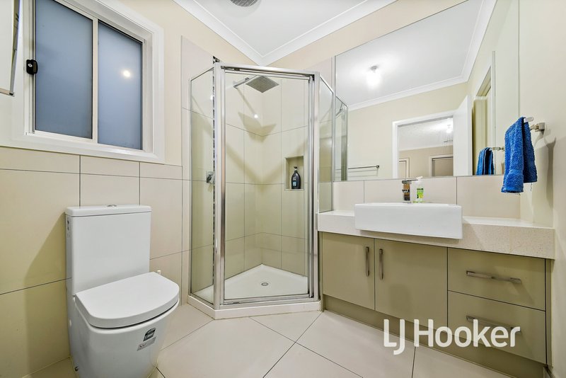 Photo - 17 Alarah Boulevard, Cranbourne West VIC 3977 - Image 11