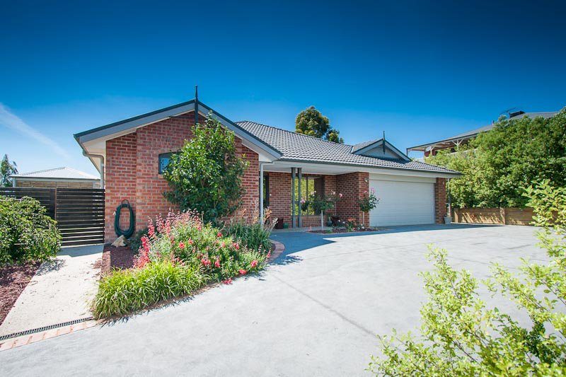 17 Alcheringa Court, Gisborne VIC 3437