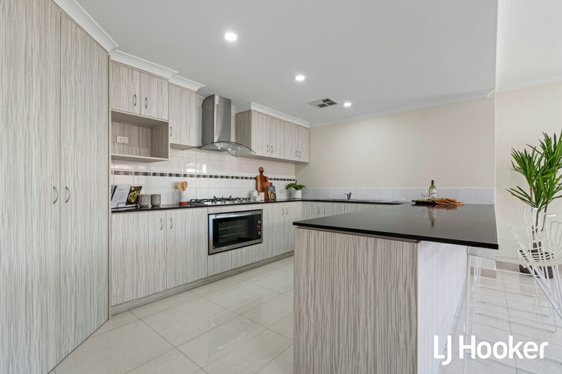 Photo - 17 Aleria Way, Piara Waters WA 6112 - Image 8