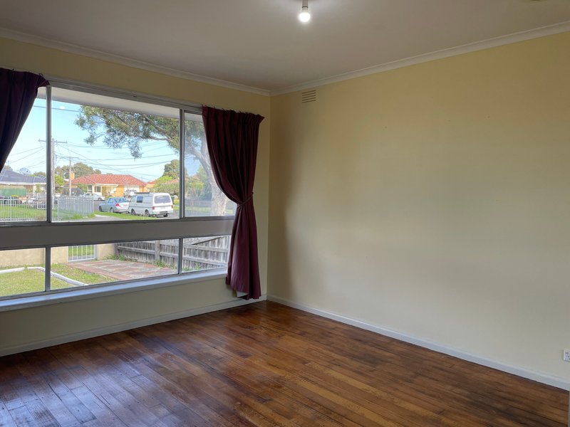 Photo - 17 Alfred Avenue, Thomastown VIC 3074 - Image 3