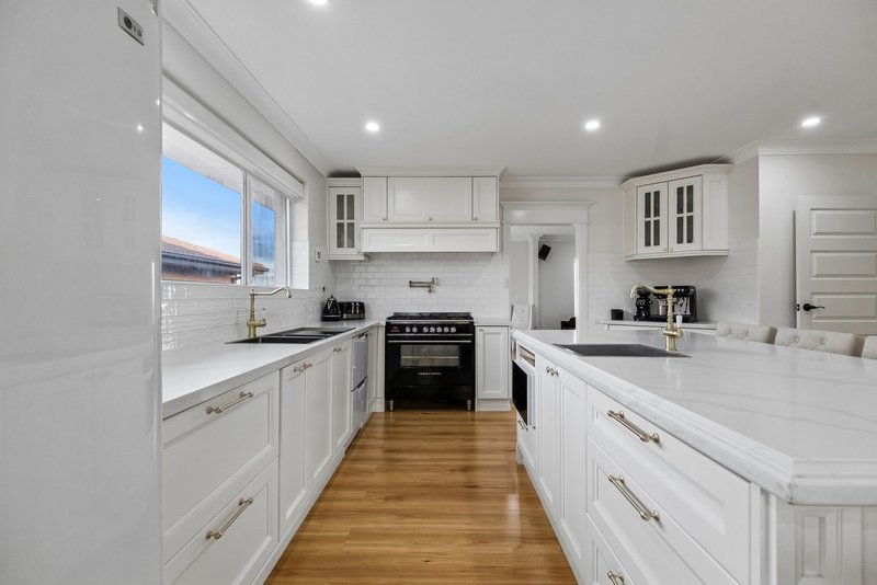Photo - 17 Alfred Hill Drive, Melba ACT 2615 - Image 2