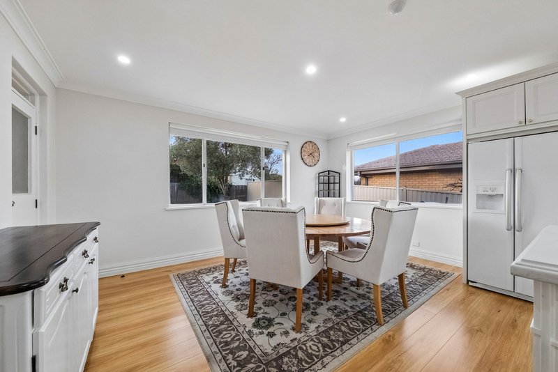 Photo - 17 Alfred Hill Drive, Melba ACT 2615 - Image 4