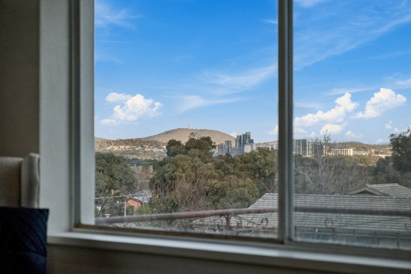 Photo - 17 Alfred Hill Drive, Melba ACT 2615 - Image 7