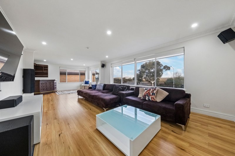 Photo - 17 Alfred Hill Drive, Melba ACT 2615 - Image 8