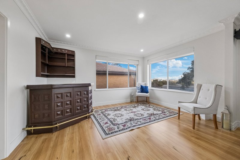 Photo - 17 Alfred Hill Drive, Melba ACT 2615 - Image 9
