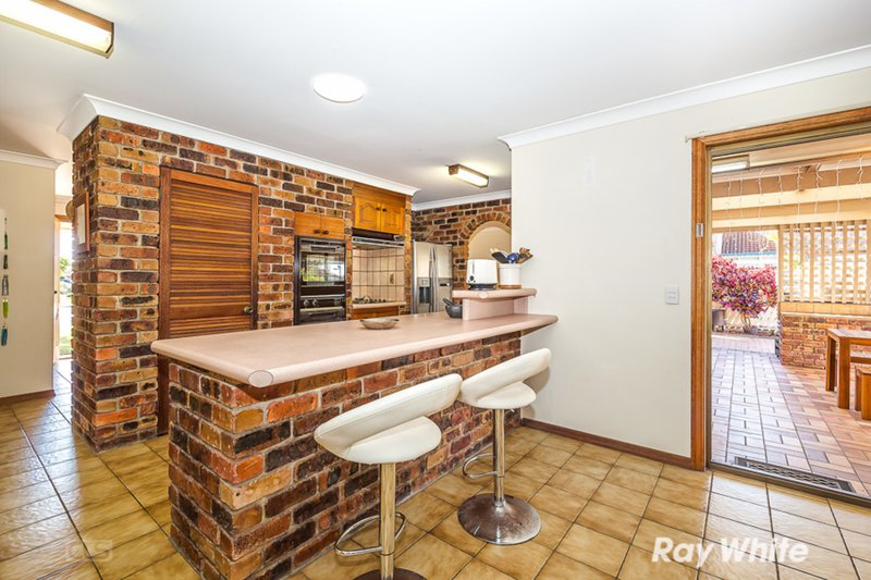 Photo - 17 Allamanda Drive, Bongaree QLD 4507 - Image 2