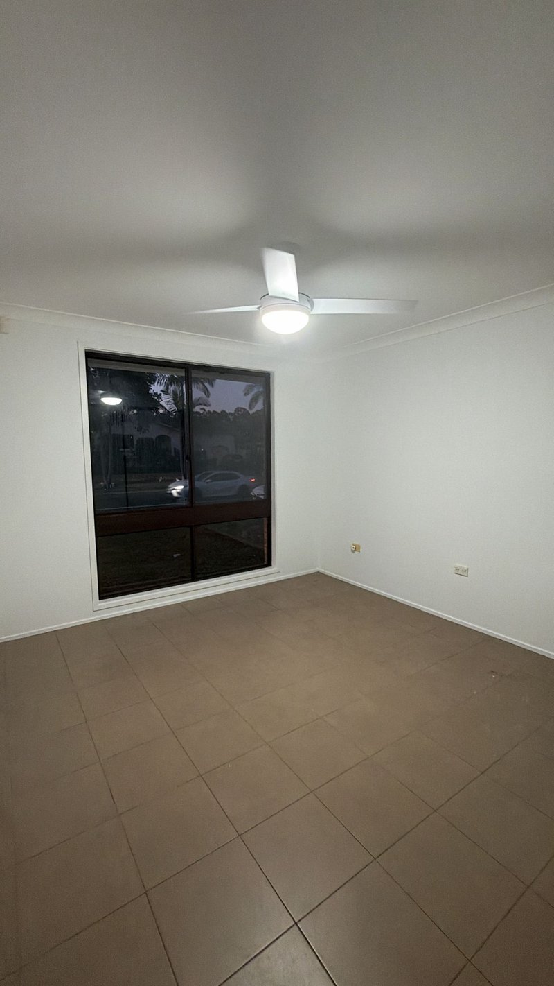 Photo - 17 Allambie Road, Edensor Park NSW 2176 - Image 7