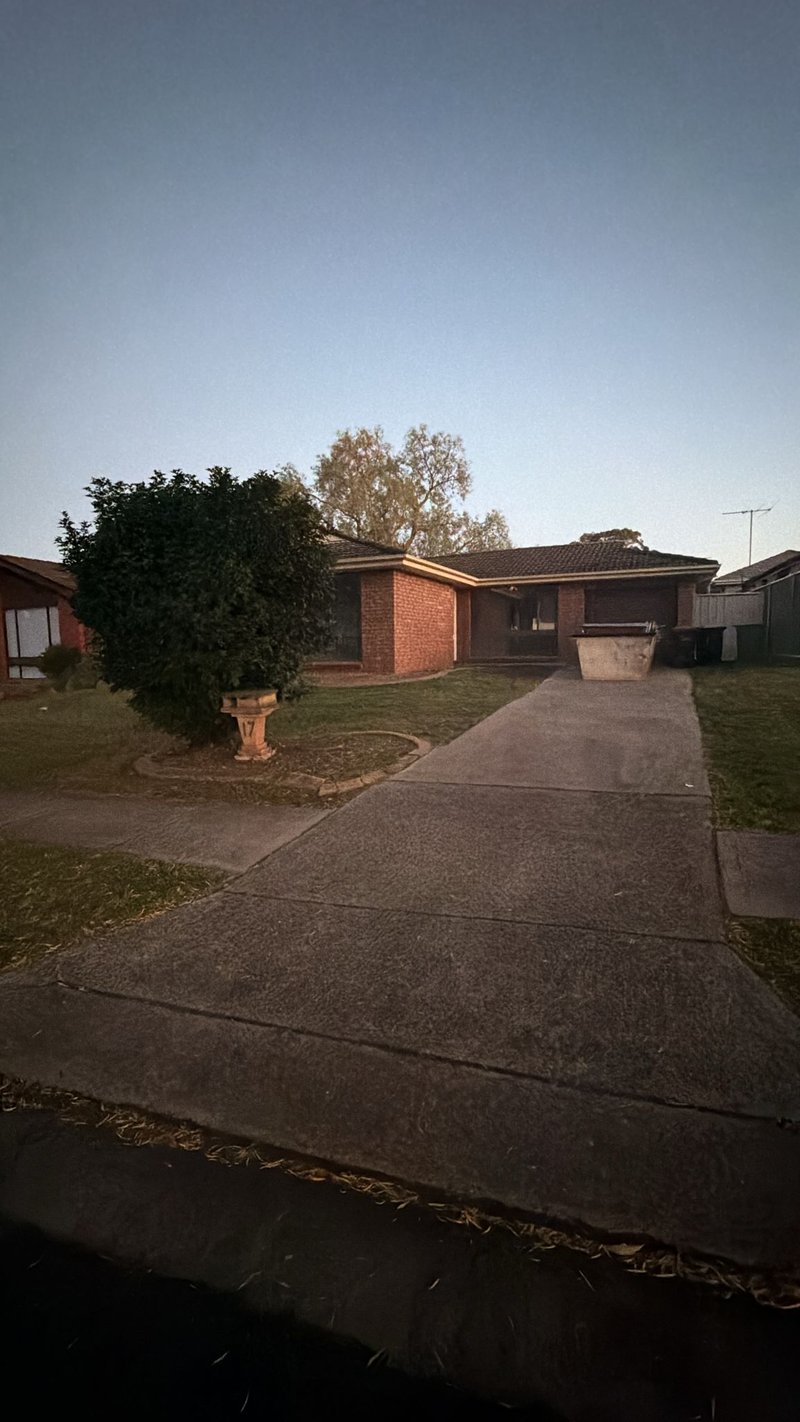 Photo - 17 Allambie Road, Edensor Park NSW 2176 - Image 8