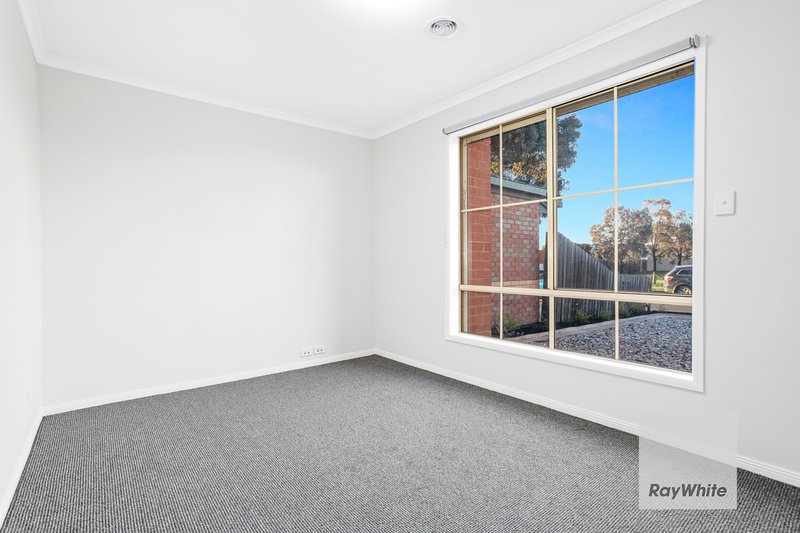 Photo - 17 Allenby Road, Hillside VIC 3037 - Image 2