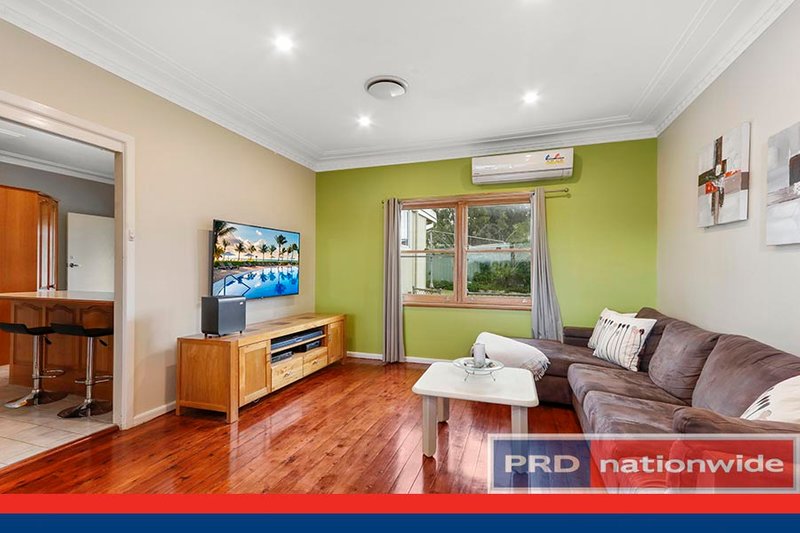 Photo - 17 Allwood Crescent, Lugarno NSW 2210 - Image 4