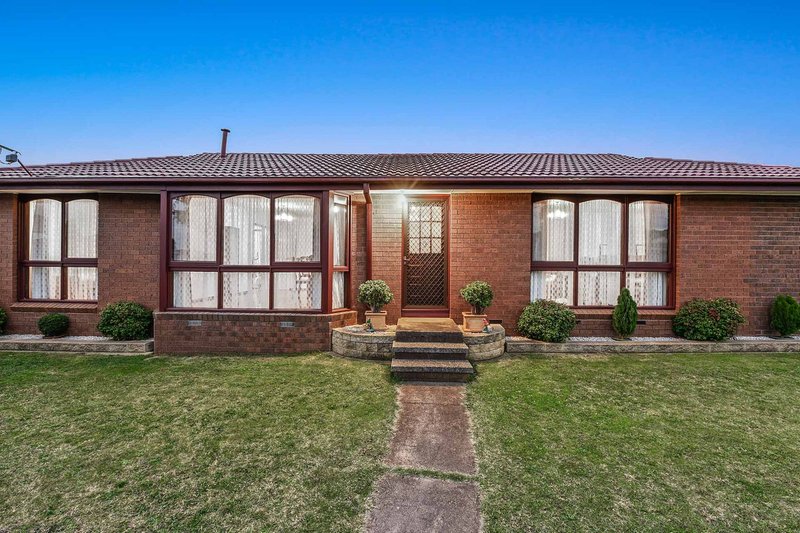 Photo - 17 Alpine Crescent, Noble Park North VIC 3174 - Image 2